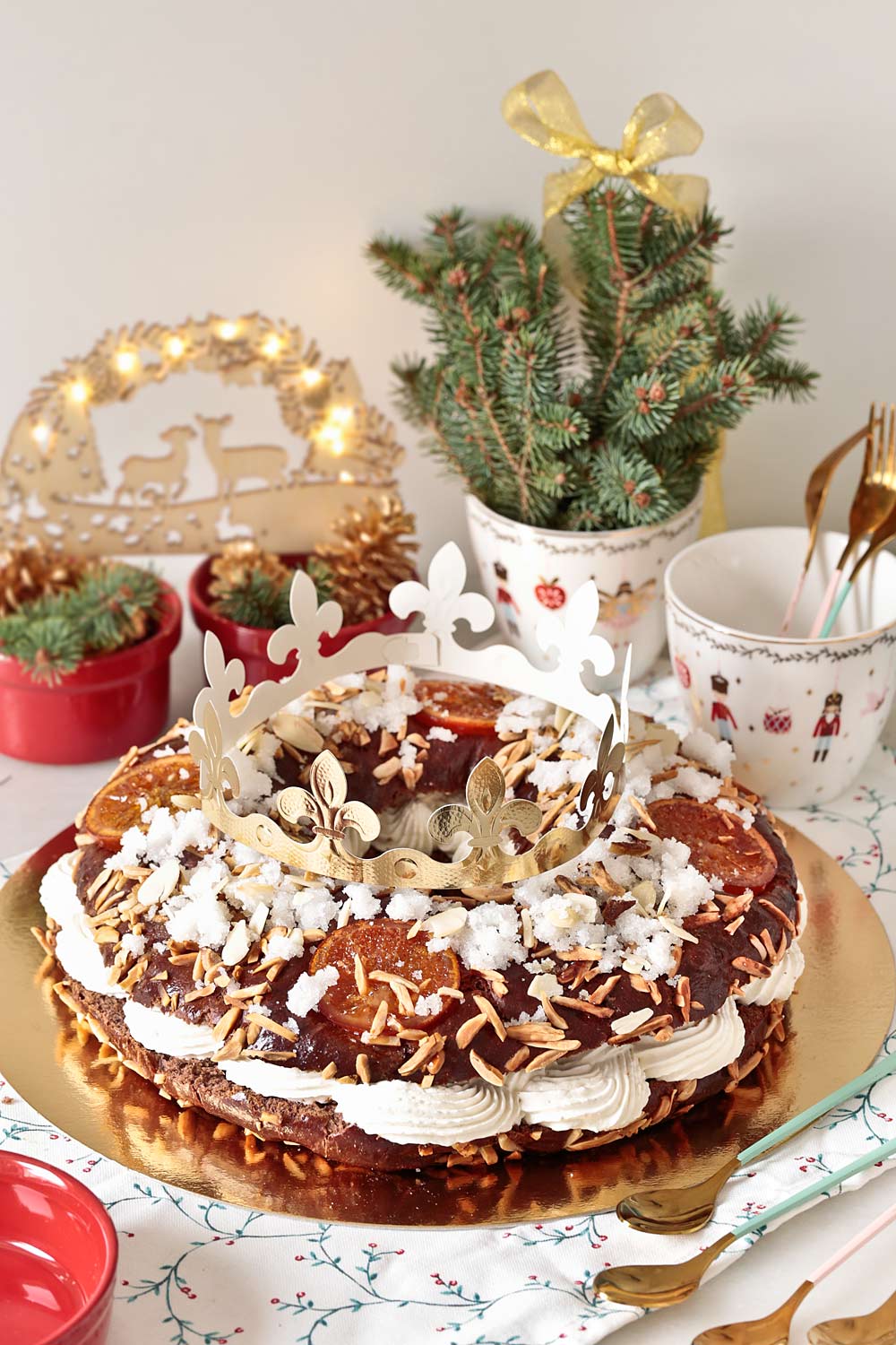 Roscón de Reyes de chocolate y nata